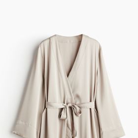 Saténový župan, H&M, 499 Kč

