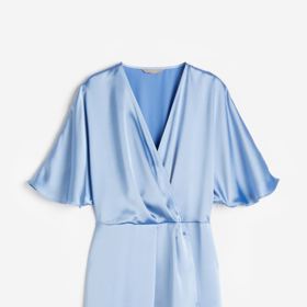 Saténové zavinovací šaty, H&M, 429 Kč
Saténové zavinovací šaty, H&M, 429 Kč