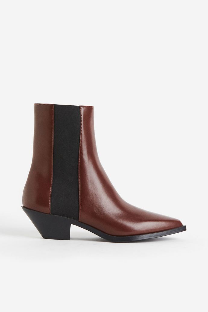 Boty Chelsea na podpatku, H&M, 549 Kč
