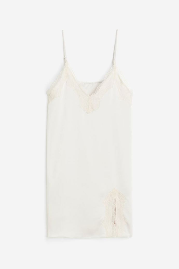 Saténová noční košilka s rozparkem, H&M, 749 Kč
