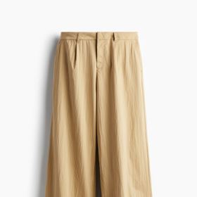 Elegantní krepové kalhoty, H&M, 599 Kč
