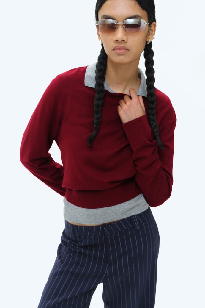 Krátký svetr z jemného úpletu, H&M, 359 Kč
