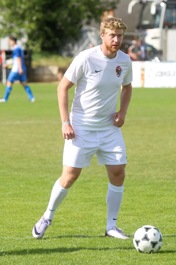 Jakub pořádá pro svou nadaci fotbalový zápas
Jakub pořádá pro svou nadaci fotbalový zápas