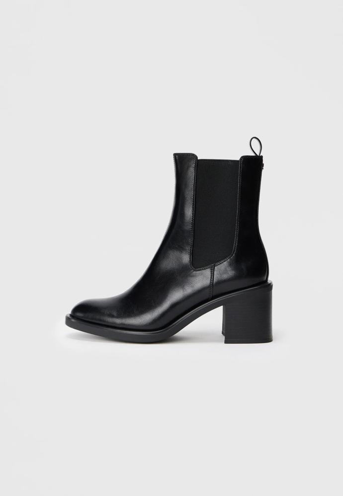 HUGO, 1760 Kč, zalando.cz
HUGO, 1760 Kč, zalando.cz
