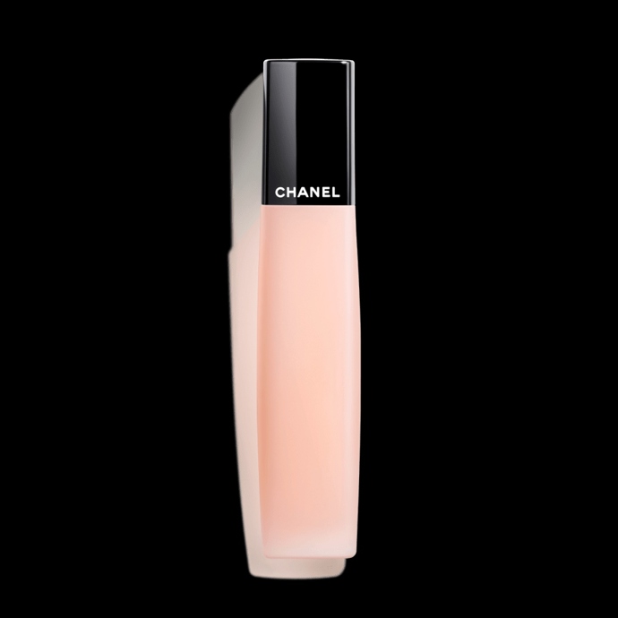 Hydratační a posilující olej L'huile Camélia, Chanel, 890 Kč
