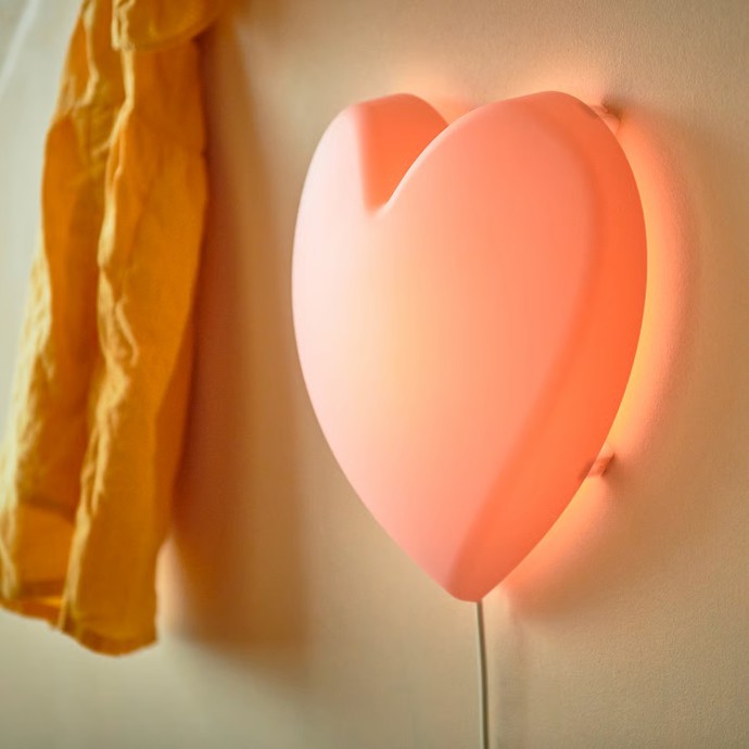 LED nástěnná lampa, srdce růžová, UPPLYST, 399 Kč
