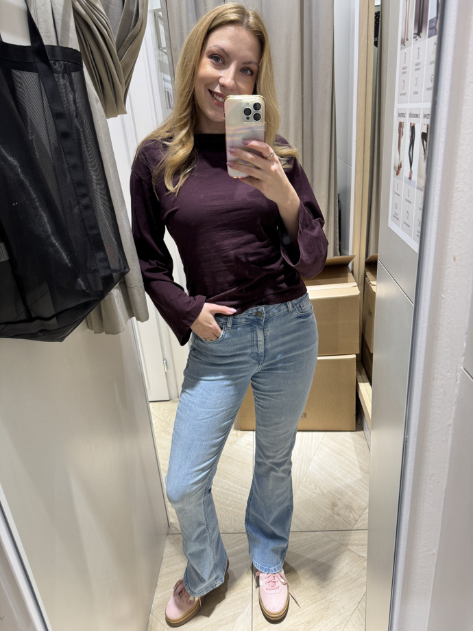Elastické zvonové džíny Calzedonia, 1 149 Kč
