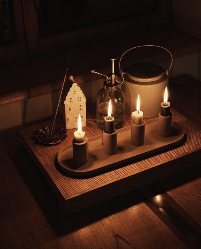 Advent už brzy začne a s ním se opět rozzáří světlo svíček.
