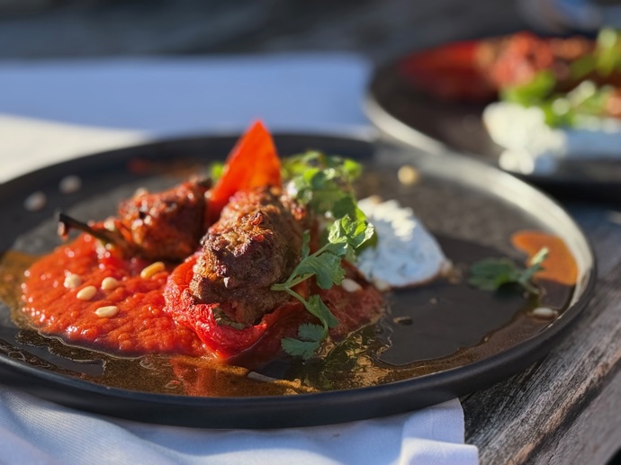 Restaurace v Kristallhütte je přímo skvělá. My měli to štěstí, že zároveň probíhal víkendový Ski-Food-Festival.
