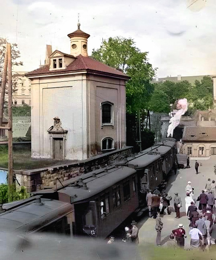  Manželé Plíhalovi koupili železniční trať a usadili ji zhruba na stejné místo, kudy vedla původní. 
