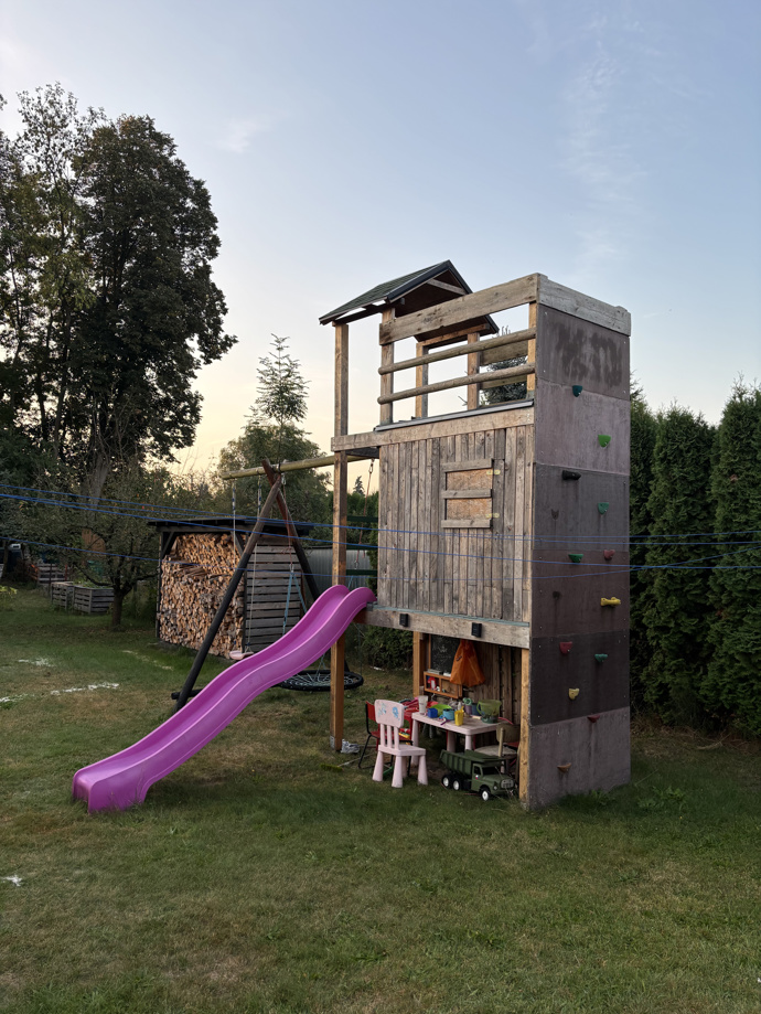 Celý projekt se stal krásnou ukázkou rodinné spolupráce, kde každý přispěl svým dílem.
