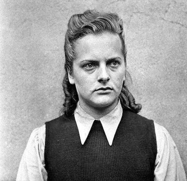 Irma Grese, která měla na starosti cely smrti Bergen Belsen, odsouzena k smrti. Osvobození koncentračního tábora BERGEN-BELSEN 1945.
Irma Grese, která měla na starosti cely smrti Bergen Belsen, odsouzena k smrti. Osvobození koncentračního tábora BERGEN-BELSEN 1945.