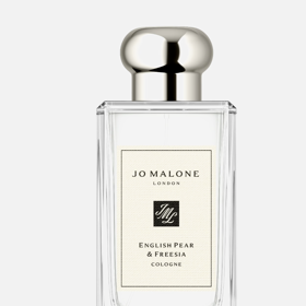 Jo Malone London White Jasmine & Mint Cologne, 4140 Kč, 50 ml, prodává Douglas

