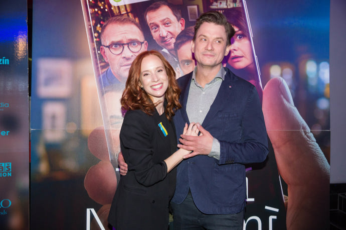 Ve filmu Známí neznámí hraje Tomáš záletníka
