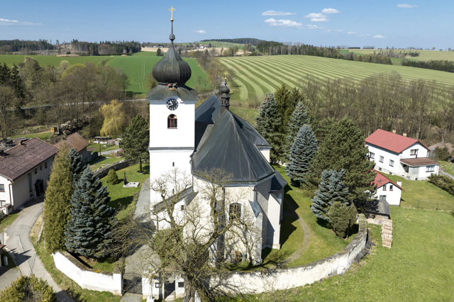 Noc kostelů 2026: Už v pátek můžete odhalit skrytá tajemství v kryptách, zvonicích či sakristiích