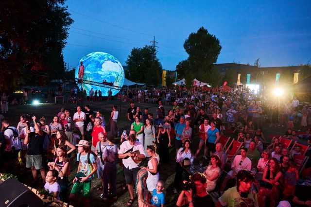 Letos se uskuteční už třetí ročník Ekofestivalu, kde bude představen i vítěz soutěže E.ON Energy Globe. Pravidelně se jej účastní tisíce lidí.
