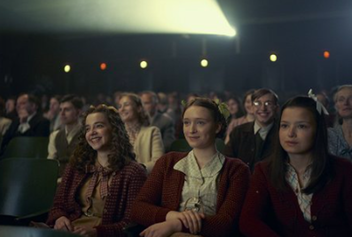 Mia fušuje do řemesla své tetě, ale také mamince
Mia fušuje do řemesla své tetě, ale také mamince