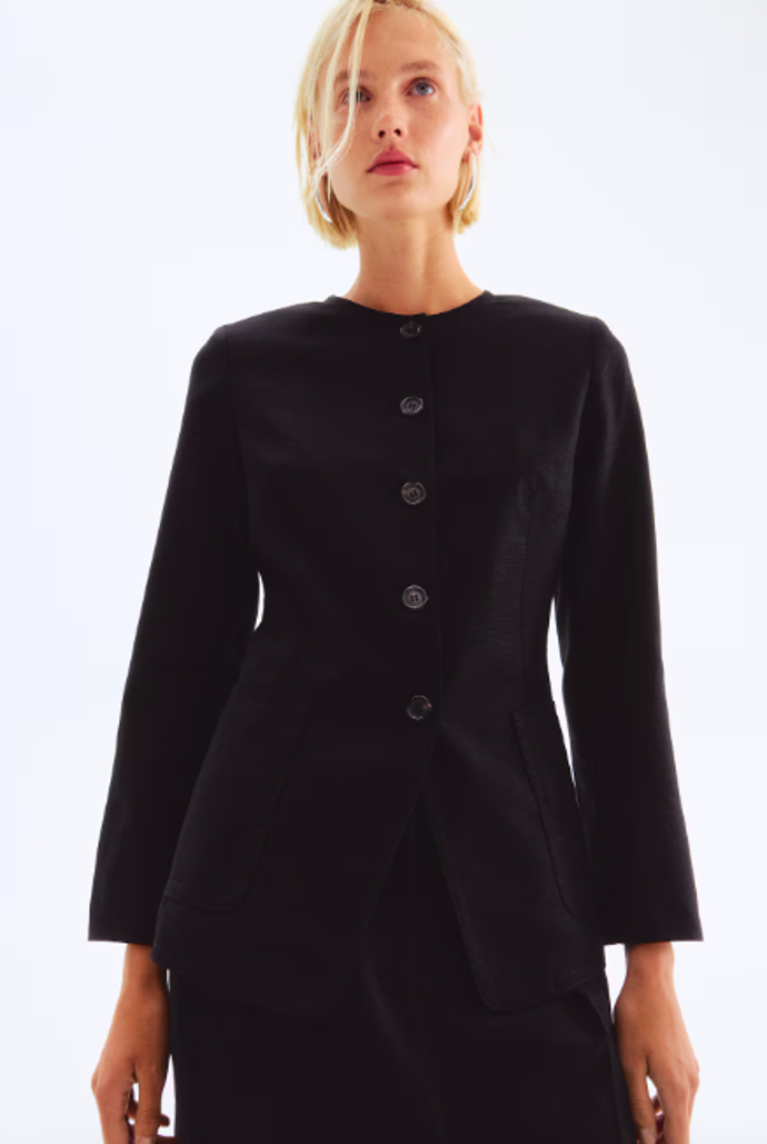 Lněné vypasované sako, H&M, 1239 Kč
