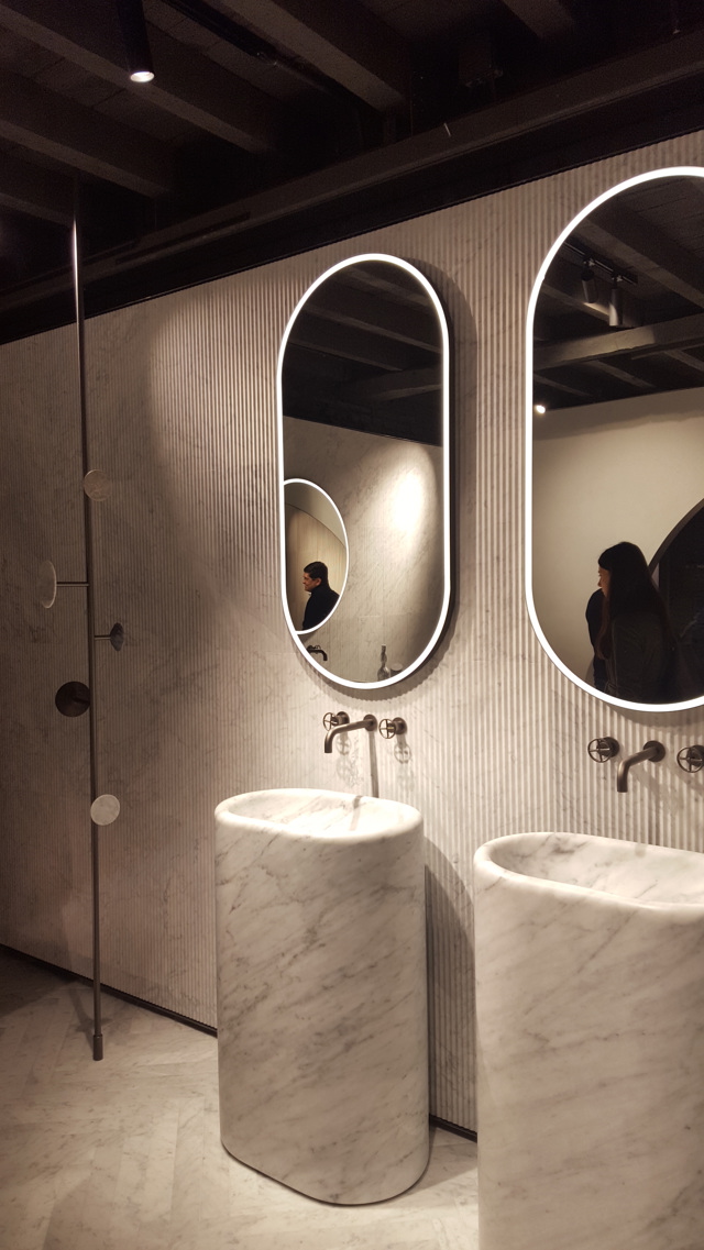 BLOG MONIKY WHITE: Designérské trendy z Milána, města s nenápadným půvabem buržoazie BLOG MONIKY WHITE: Designérské trendy z Milána, města s nenápadným půvabem buržoazie