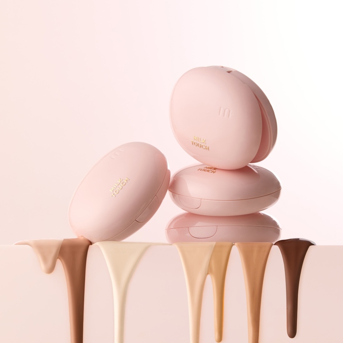 Make-up All-Day Skin Fit Milky Glow Cushion, Milk Touch, 649 Kč
