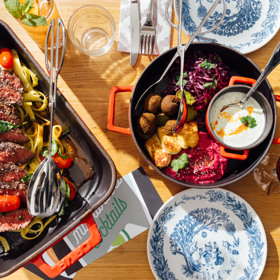 Jeden stůl, desítky chutí. Food sharing vrací radost ze společného jídla.

