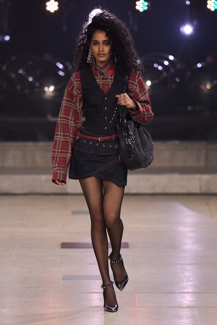 Isabel Marant podzim/zima 2025-2026
Isabel Marant podzim/zima 2025-2026