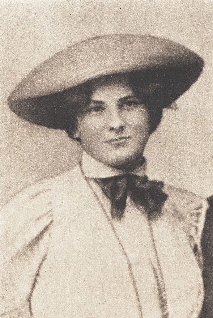 Literární kariéra Marie Majerové ji zavedla až do Paříže, kde nasávala inspiraci a nové podněty. Pobyt v kulturním centru Evropy jí pomohl rozšířit obzory i ambice.
Literární kariéra Marie Majerové ji zavedla až do Paříže, kde nasávala inspiraci a nové podněty. Pobyt v kulturním centru Evropy jí pomohl rozšířit obzory i ambice.