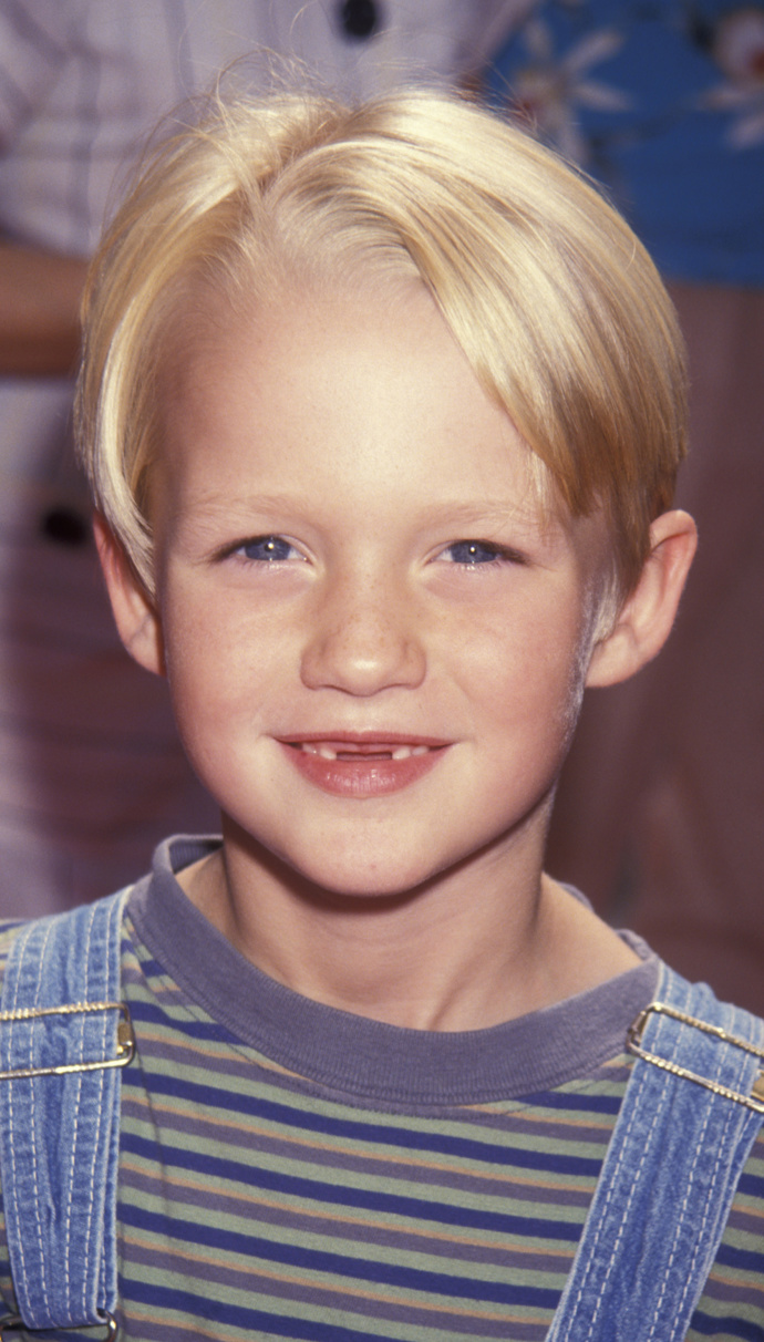 Všemi oblíbený Dennis - postrach okolí, kterého si zahrál Mason Gamble.
