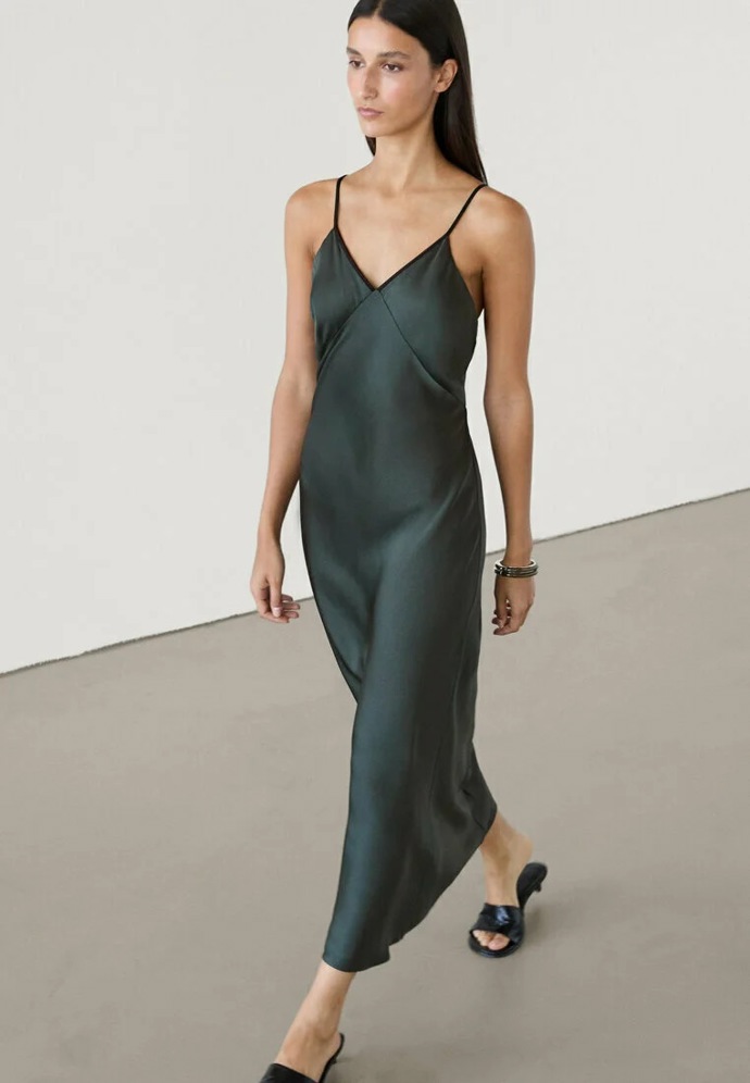Šaty, Massimo Dutti, 2 999 Kč
Šaty, Massimo Dutti, 2 999 Kč
