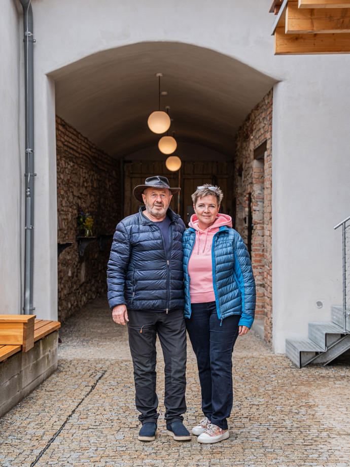 Za jeho proměnou stojí skvělá práce architekta Matěje Šebka z matěj šebek architekti, který respektoval historickou podstatu objektu a zároveň se nebál zakomponovat ani současná moderní řešení.
