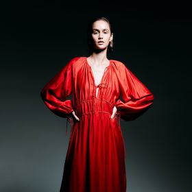 Maxi šaty s dlouhým rukávem, H&M, 959 Kč
