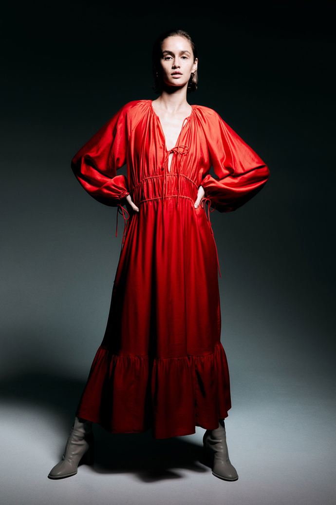 Maxi šaty s dlouhým rukávem, H&M, 959 Kč
