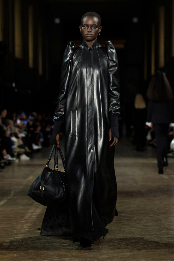 McQueen podzim/zima 2025-2026
McQueen podzim/zima 2025-2026