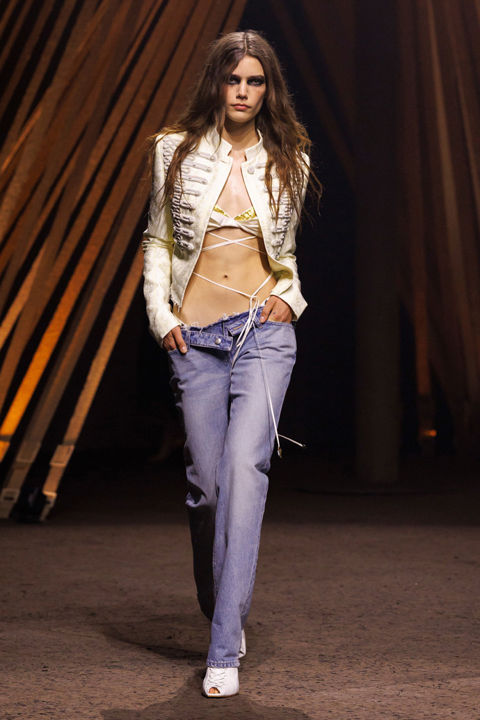 Napoleonský kabátek podle Alexander McQueen

