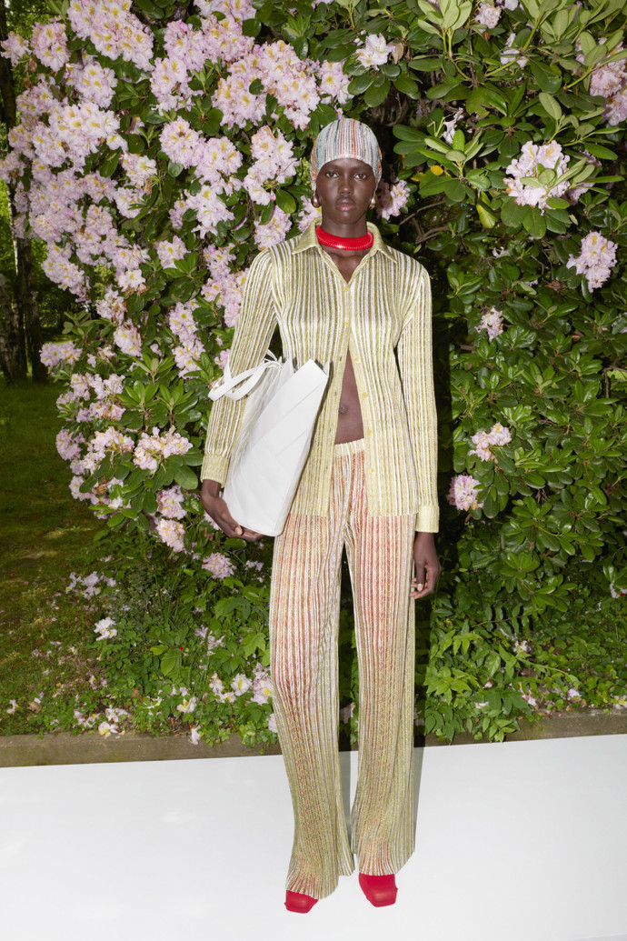Plisovaný komplet uvedla v resort kolekci i značka Missoni.

