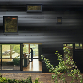 Moderní přístavba k budově z 18. století Moderní přístavba k budově z 18. století