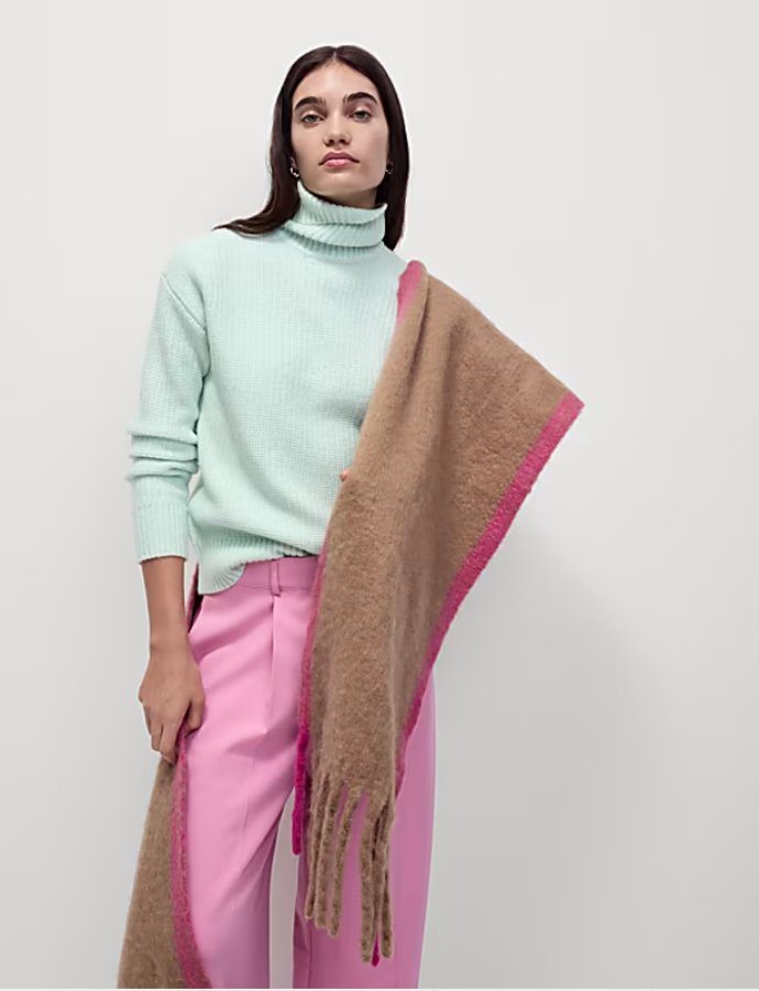 Texturovaný svetr s rolákovým límcem, Marks & Spencer, 899 Kč
