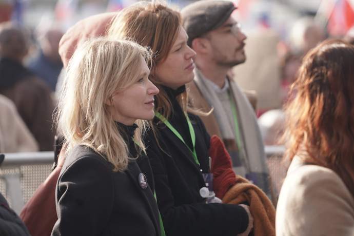 Aňa se sestrou Ester na demonstraci na Letné
Aňa se sestrou Ester na demonstraci na Letné