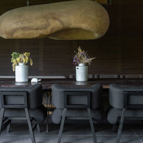 Galerie: Ukrajinský dům inspirovaný japonským stylem wabi-sabi