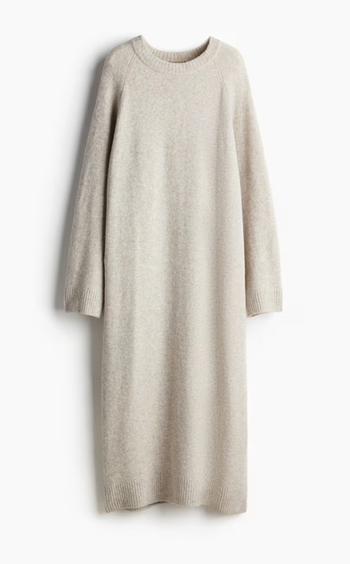 Pletené dlouhé šaty, H&M, 672 Kč
