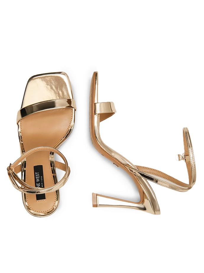 Nine West, zlaté sandály, 1 299,00 Kč
