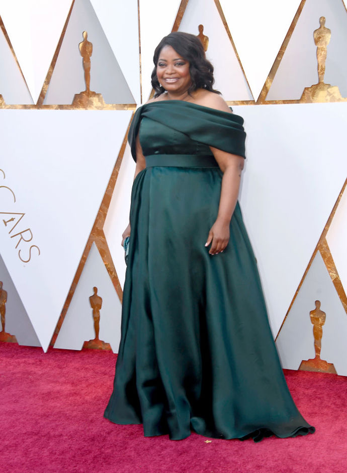Octavia Spencer v šatech od Brandona Maxwella. Octavia byla nominovaná za vedlejší roli ve filmu Tvář vody.
