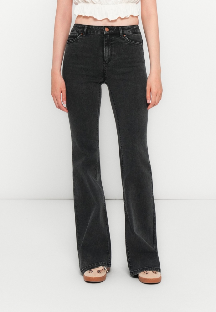 Only, 1000 Kč (prodává Zalando, produkt pořídíte v rámci Dnů Marianne s 20% slevou)
Only, 1000 Kč (prodává Zalando, produkt pořídíte v rámci Dnů Marianne s 20% slevou)