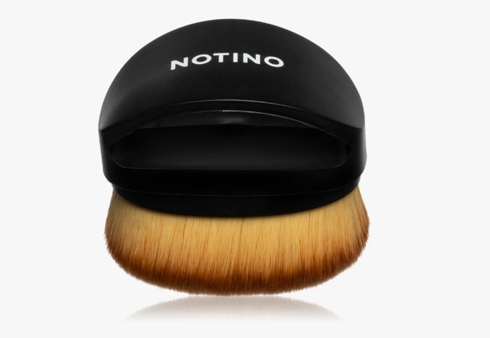 Štětec na make-up, Notino, 381 Kč
