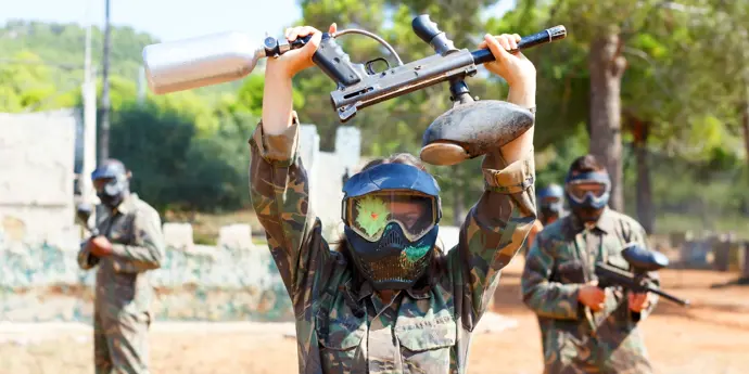 Zažijte ten nejlepší paintball na speciálně vybudovaném hřišti s rozlohou 5 000 m² kousek od Holešova.

