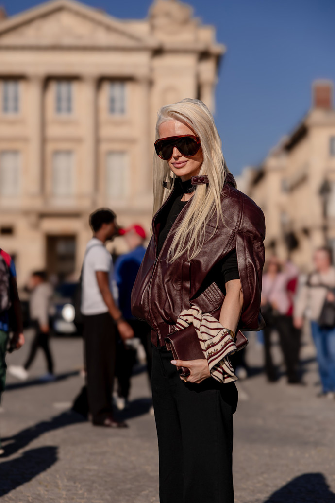Bunda v neotřelém designu nebo čokoládové barvě působí luxusně.
