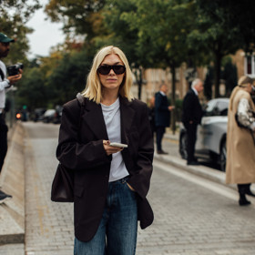 Oversize černé sako je letos pilířem šatníku
Oversize černé sako je letos pilířem šatníku