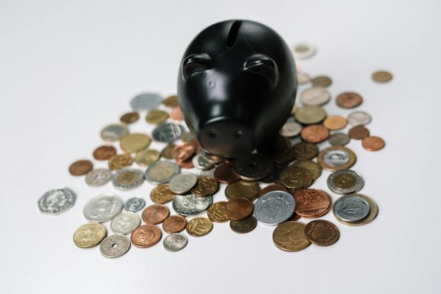 Buďte finančně nezávislé: Spořit a investovat je snazší, než se zdá