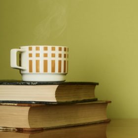 Proces výběru není vůbec jednoduchý a zde trval více než rok. Musí dojít k analýze mezinárodních trendů v architektuře či designu, sleduje se chování spotřebitelů i inovace materiálů.
Proces výběru není vůbec jednoduchý a zde trval více než rok. Musí dojít k analýze mezinárodních trendů v architektuře či designu, sleduje se chování spotřebitelů i inovace materiálů.