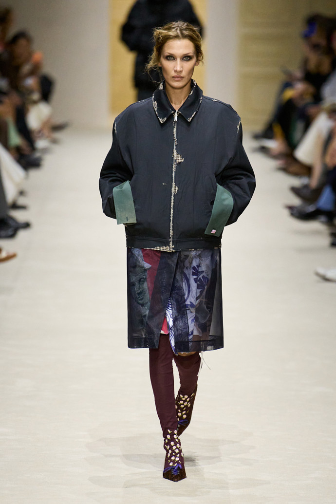 Bella Hadid na přehlídce Prada, podzim/zima 2026/2027
